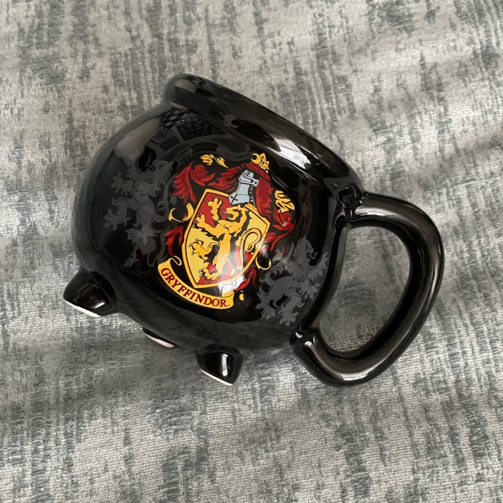 NWOT - Harry Potter Gryffindor Black Footed Cauldron 20oz Coffee Mug